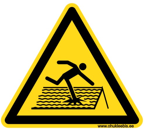 W036 - Hoiatusmärk. ISO 7010. Oht! Katuselt läbikukkumise oht